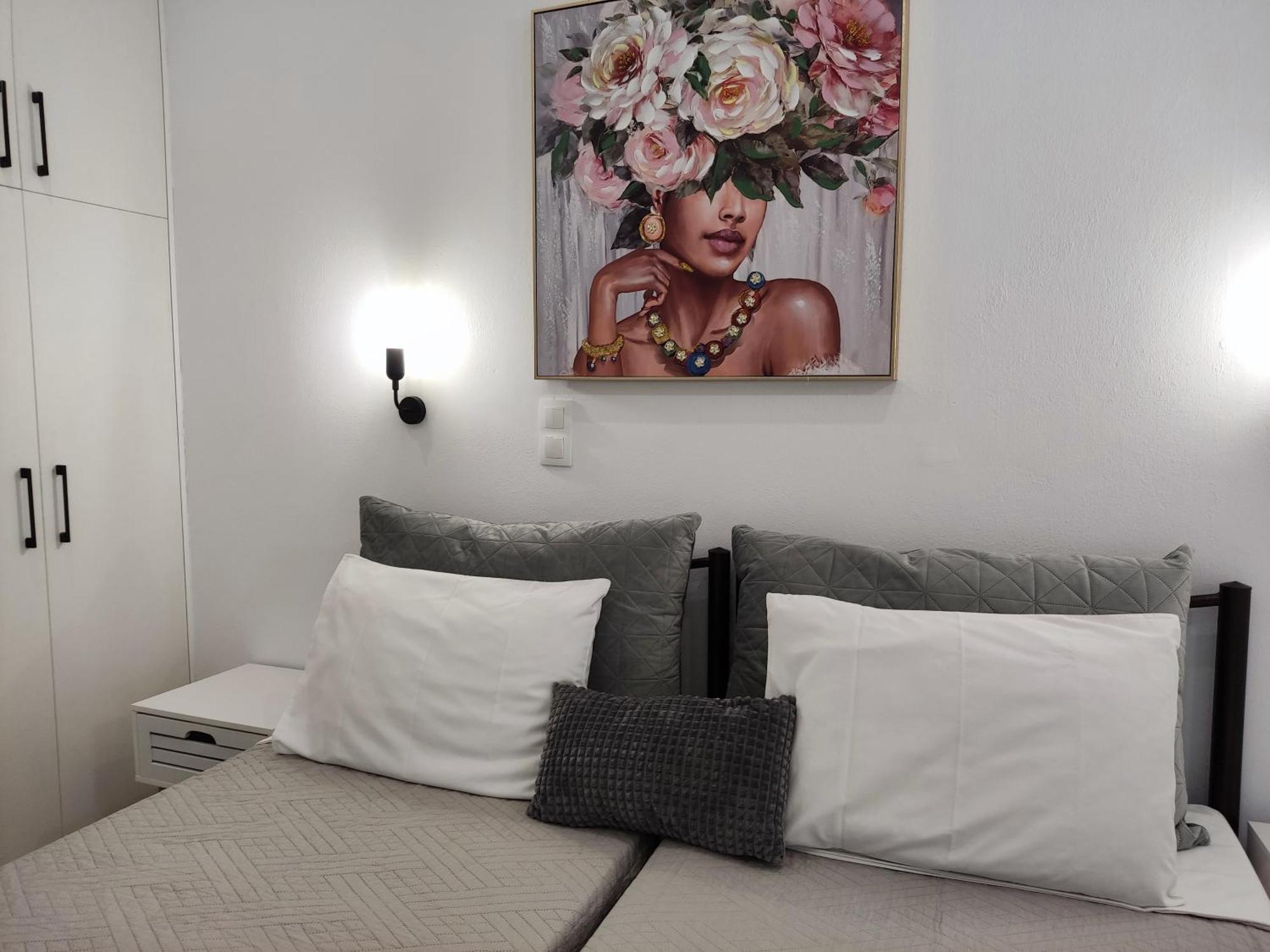 Happiness 6 Apartment *